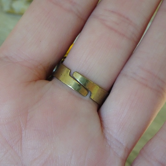 Unique OOAK Vintage Upcycled Parts Assemblage Art Faceted Resin Statement Ring - Picture 8 of 8